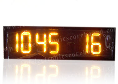 4 dígitos en el reloj de Digitaces eléctrico del color amarillo con la exhibición de la temperatura